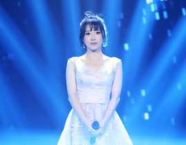 小女巫露娜,从斗鱼主播到COS达人，她的成长之路”